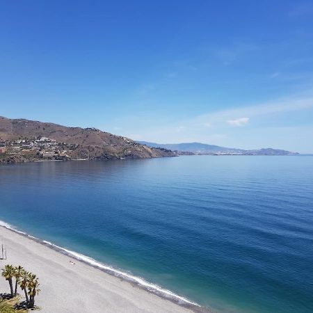 Ático en Almuñecar. Primera línea de playa con vistas espectaculares Exterior foto
